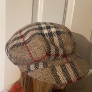 Like NEW 💯 wool! Burberry Newsboy Hat!!!! Thicker material. Nova Check.